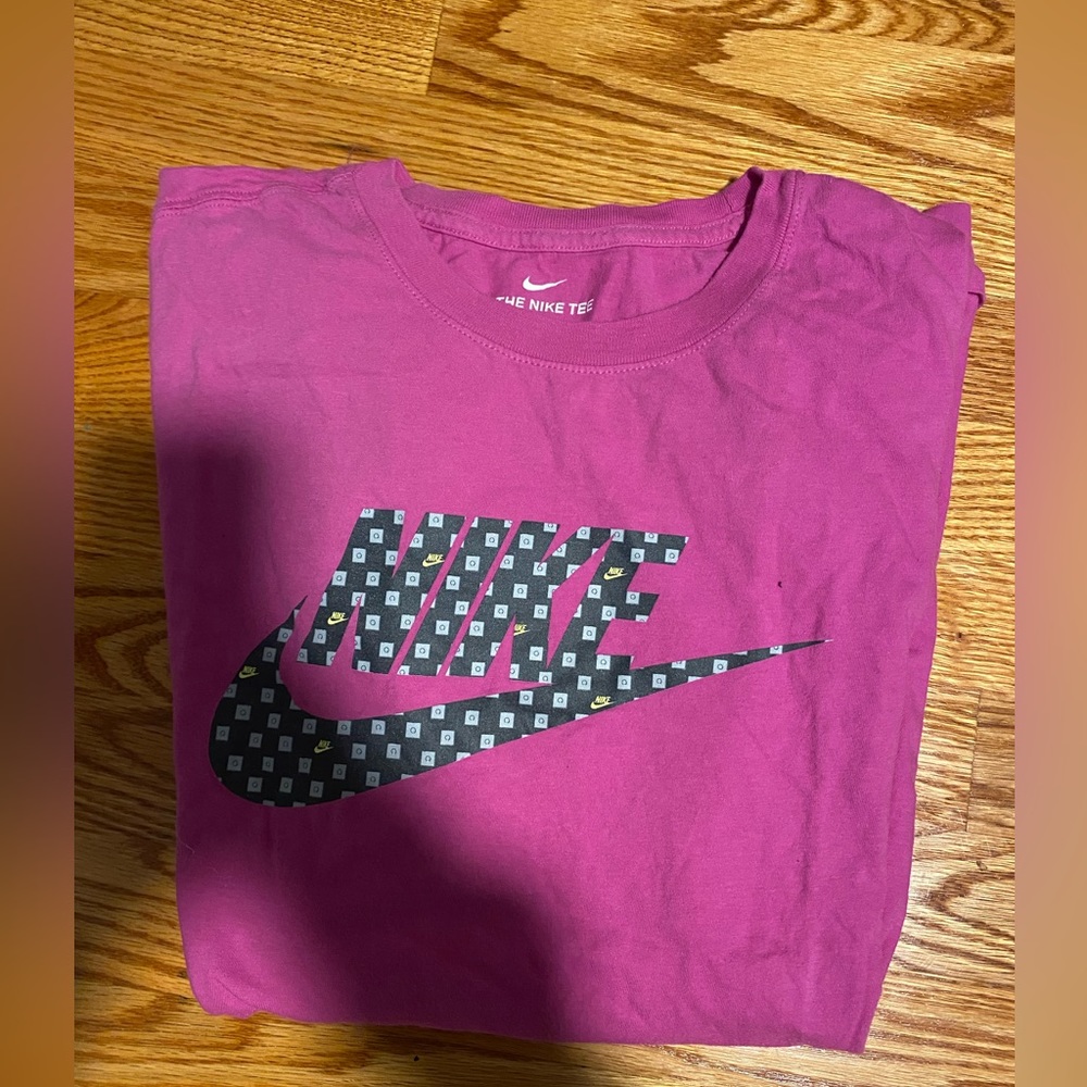 Large pink nike t shirt